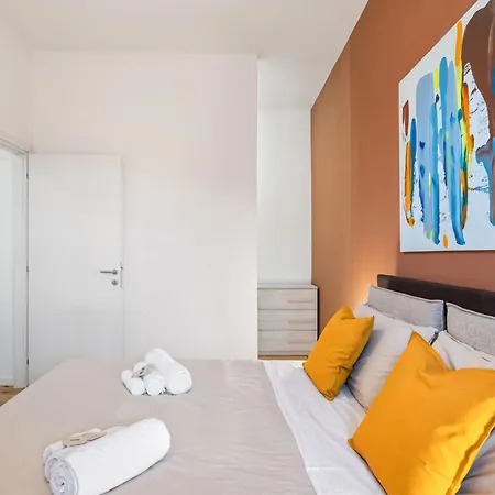 A 5' Dai Musei Vaticani E 3' Dalla Metro