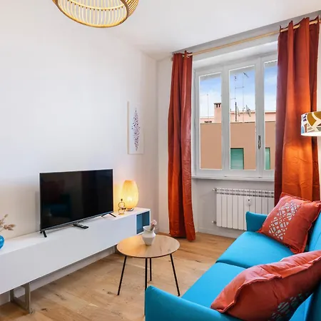 A 5' Dai Musei Vaticani E 3' Dalla Metro * Rome