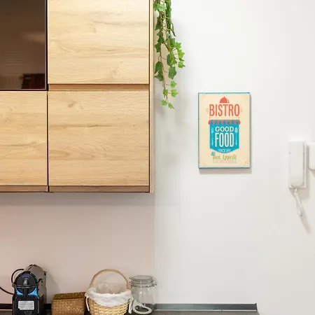 A 5' Dai Musei Vaticani E 3' Dalla Metro *