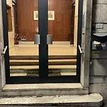 A 5' Dai Musei Vaticani E 3' Dalla Metro アパート *